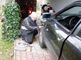 Patrick repariert im November seinen Audi nach einem Blechschaden