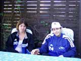 Patrick und Diana zuhause auf der Terasse
